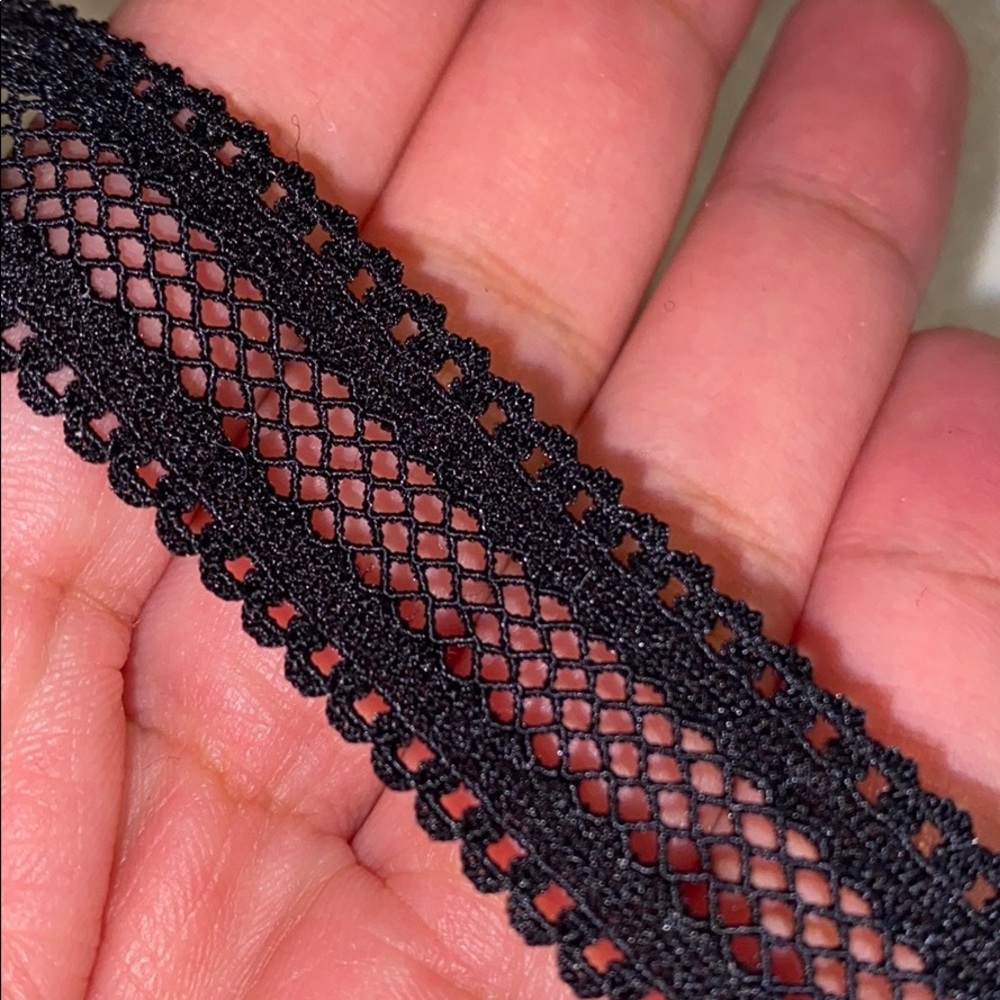 Lace Choker 🖤 - Picture 2 of 3